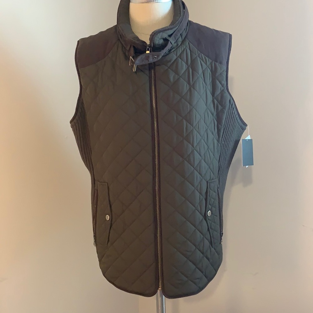 Quilted vest with pockets and knit trim